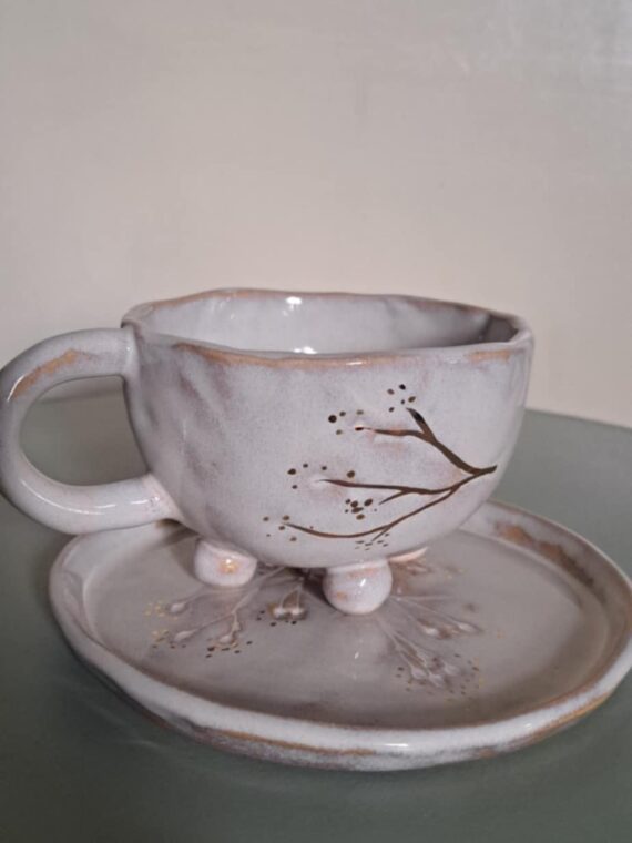 Keramikinis puodelis ir lėkštutė