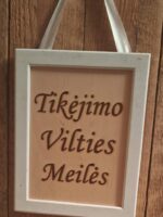 Medinė dekoracija "Tikėjimo, vilties, meilės"