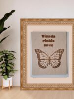 Medinė dekoracija su afirmacija "Visada rinkis save"