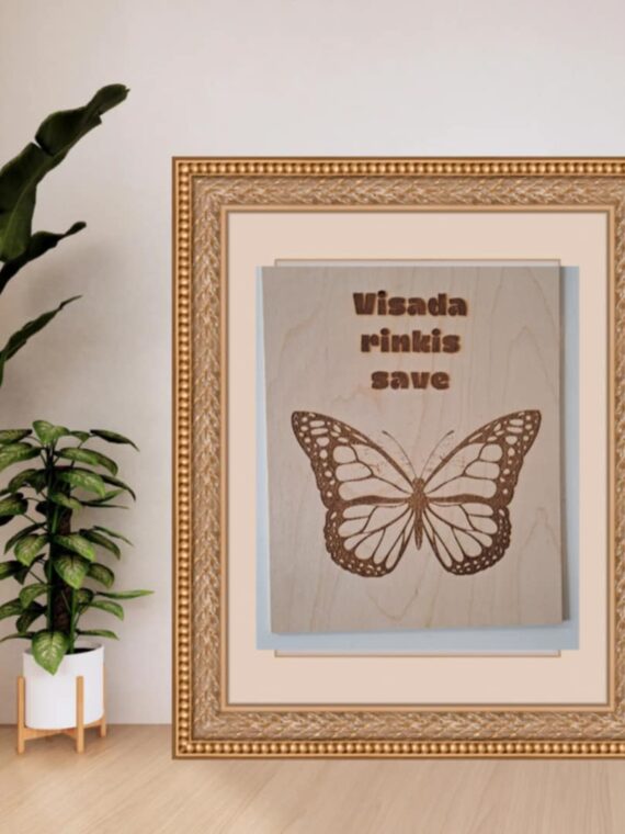 Medinė dekoracija su afirmacija "Visada rinkis save"