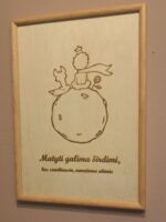 Graviruota medinė dekoracija su rėmeliu