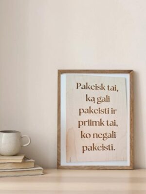 Medinė dekoracija su rėmeliu