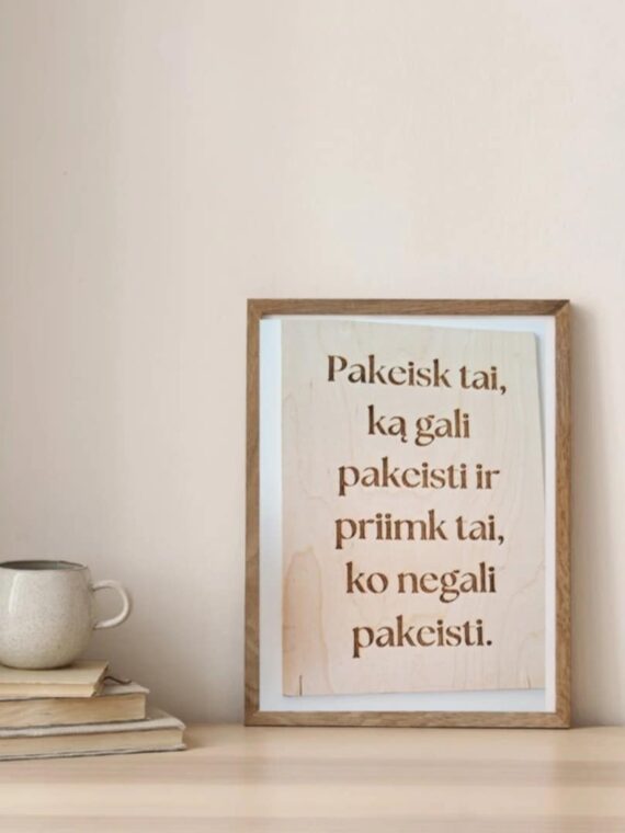 Medinė dekoracija su rėmeliu