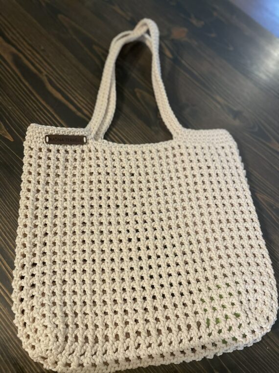 Rankų darbo vienetinė nerta tašė (35×38cm)