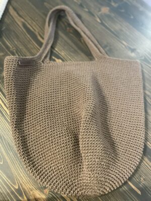 Rankų darbo nerta tašė