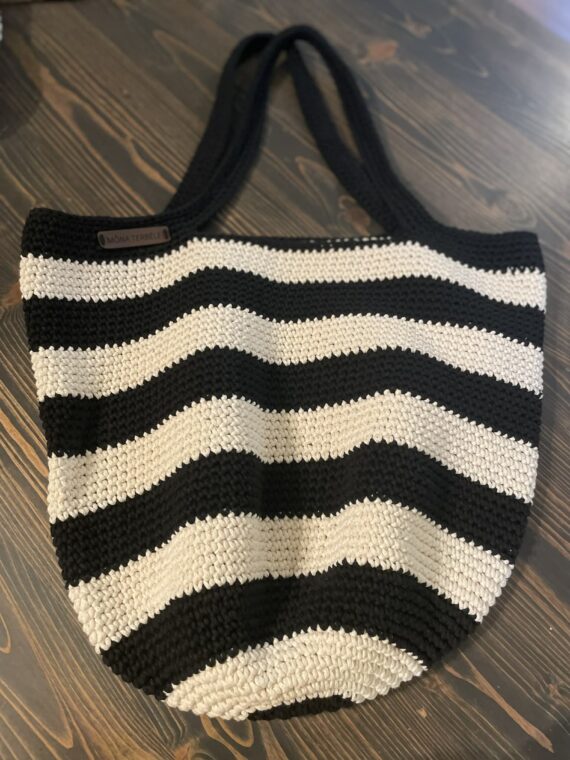 Rankų darbo nerta tašė