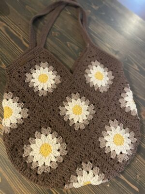 Rankų darbo nerta tašė (40x42cm)