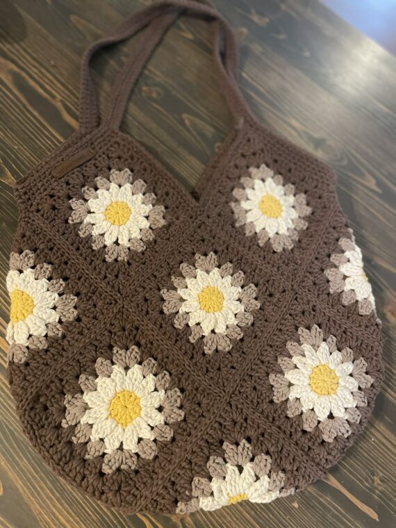 Rankų darbo nerta tašė (40x42cm)